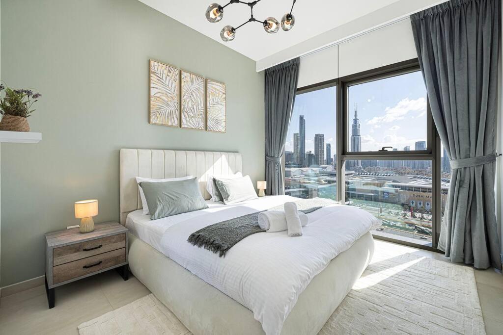 Downtown - Burj Khalifa Facing - 2 Bed Luxe * Dubai
