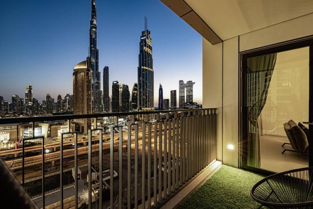 Downtown - Burj Khalifa Facing - 2 Bed Luxe Dubai