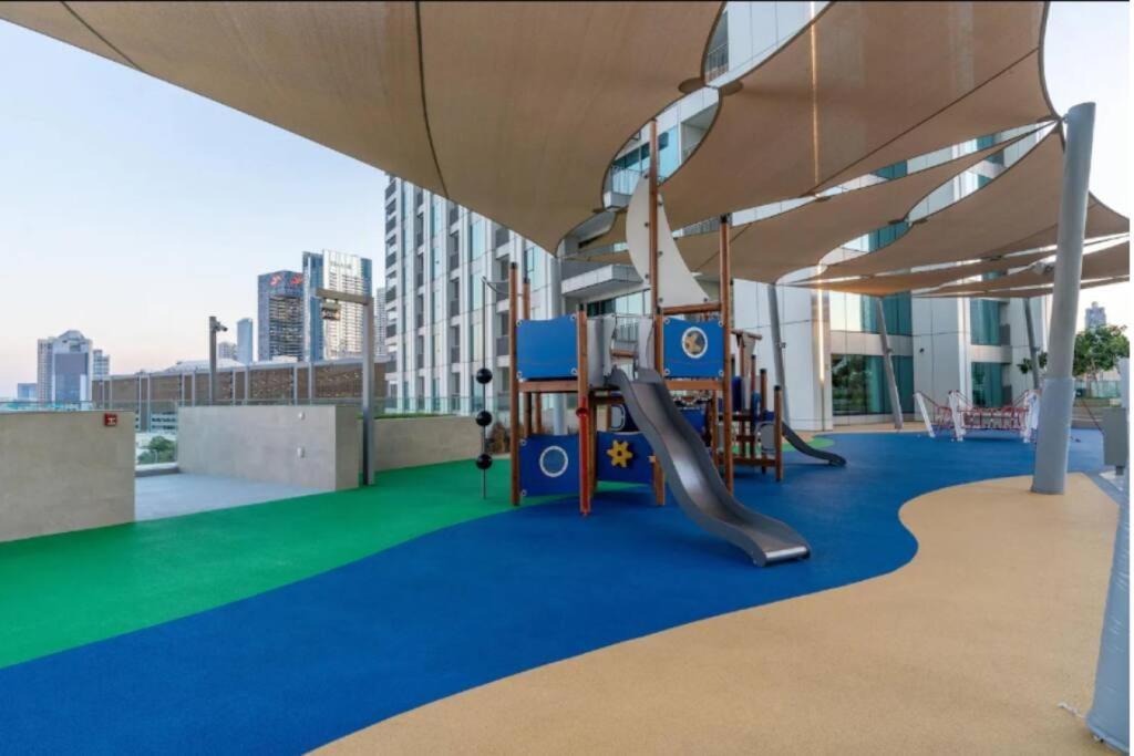 Downtown - Burj Khalifa Facing - 2 Bed Luxe Apartment *