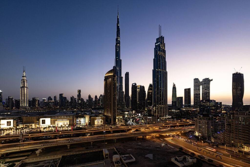 Apartment Downtown - Burj Khalifa Facing - 2 Bed Luxe Dubai
