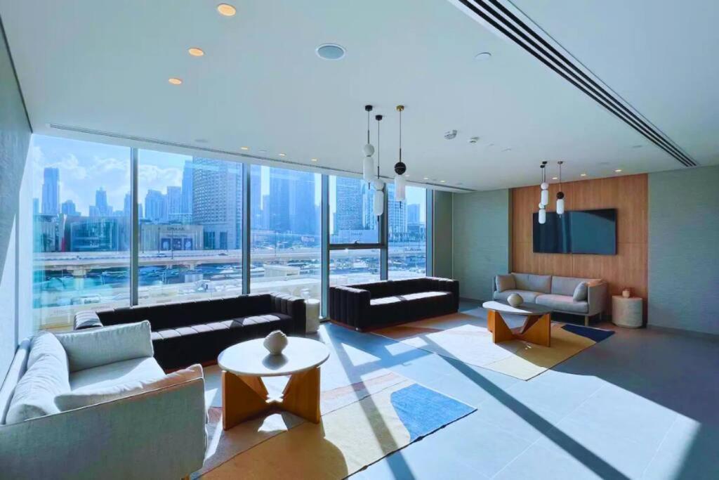 Apartment Downtown - Burj Khalifa Facing - 2 Bed Luxe *
