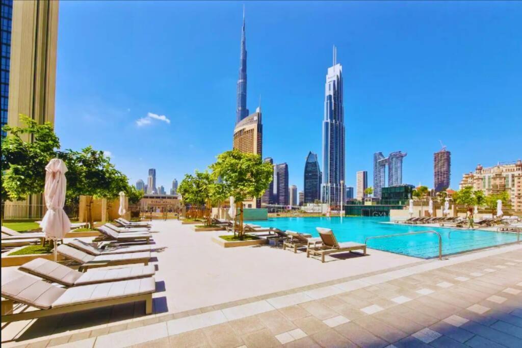 Downtown - Burj Khalifa Facing - 2 Bed Luxe Apartment Dubai