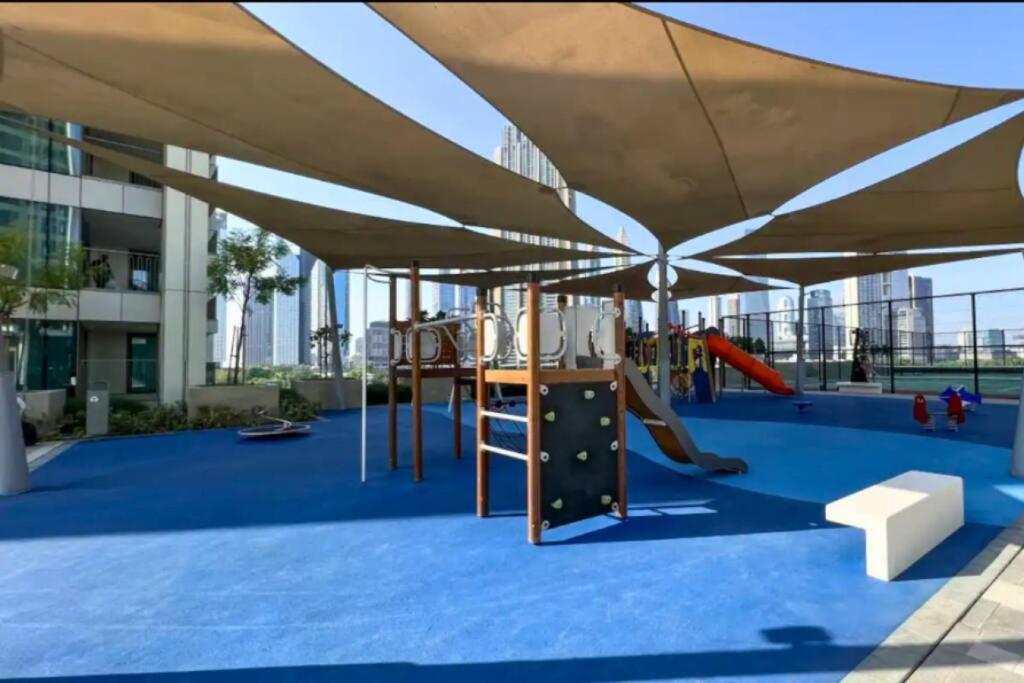 Apartment Downtown - Burj Khalifa Facing - 2 Bed Luxe Dubai