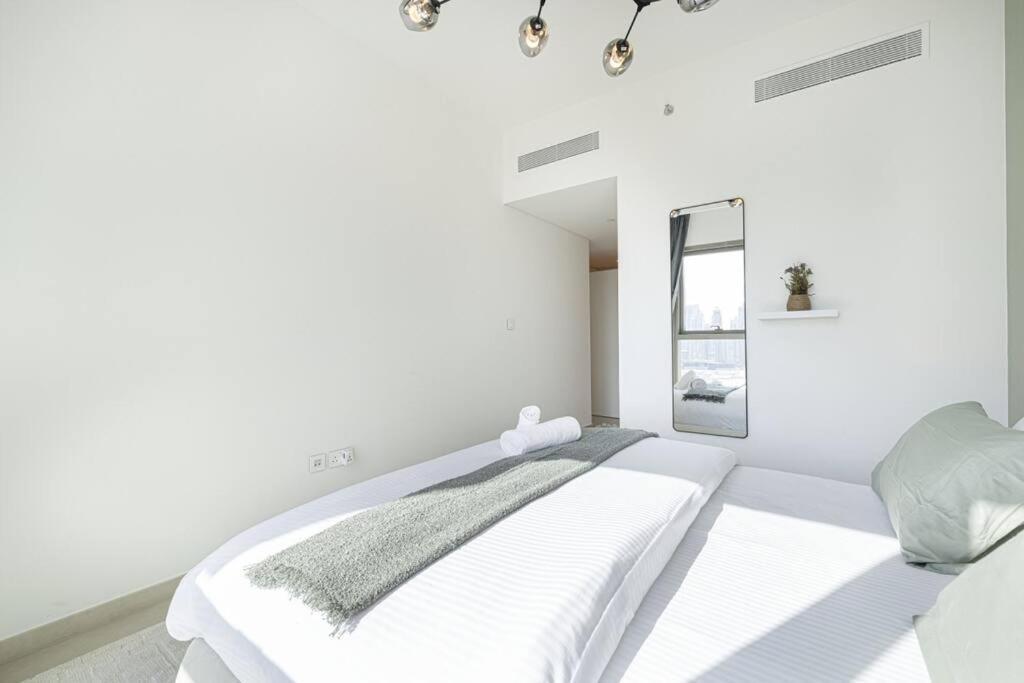 Downtown - Burj Khalifa Facing - 2 Bed Luxe Apartment