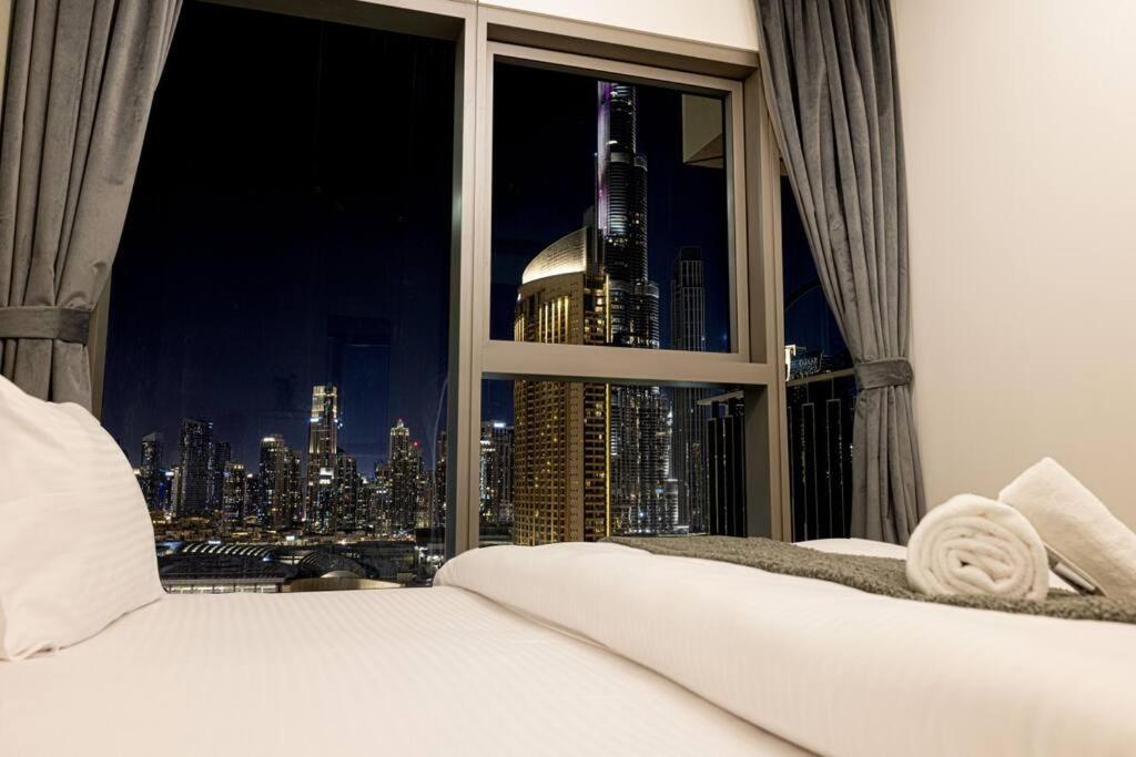 Downtown - Burj Khalifa Facing - 2 Bed Luxe Apartment *