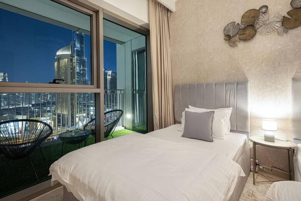 Apartment Downtown - Burj Khalifa Facing - 2 Bed Luxe *