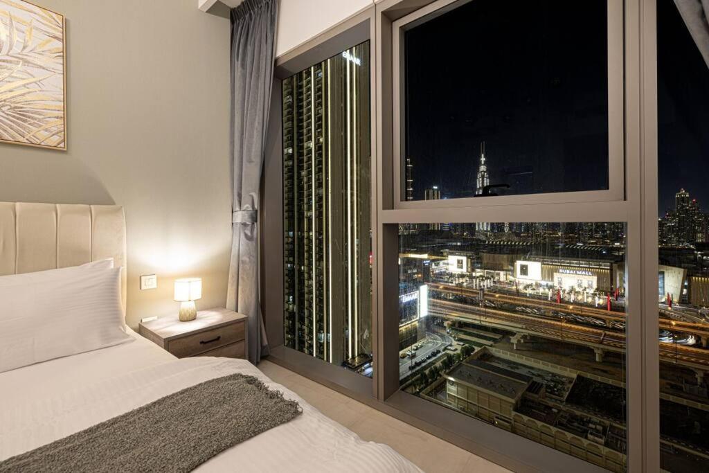 Downtown - Burj Khalifa Facing - 2 Bed Luxe * Dubai