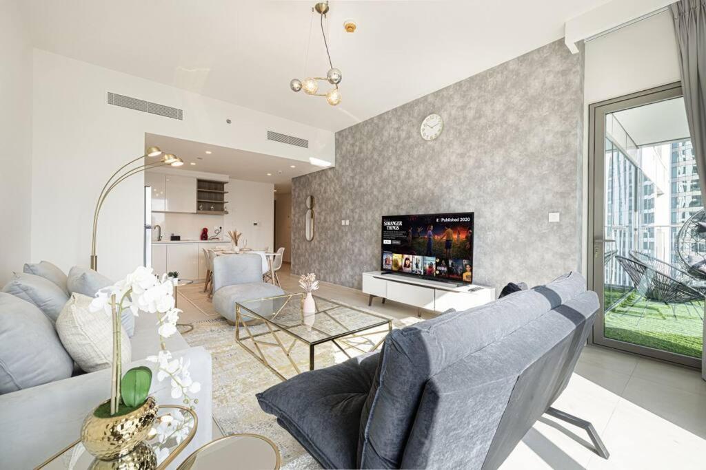 Apartment Downtown - Burj Khalifa Facing - 2 Bed Luxe *