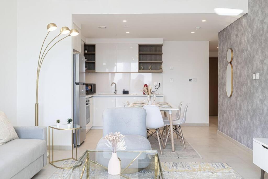 Apartment Downtown - Burj Khalifa Facing - 2 Bed Luxe