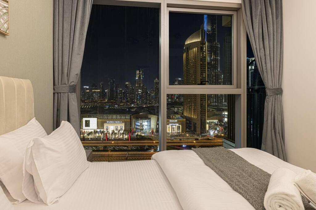 Apartment Downtown - Burj Khalifa Facing - 2 Bed Luxe *