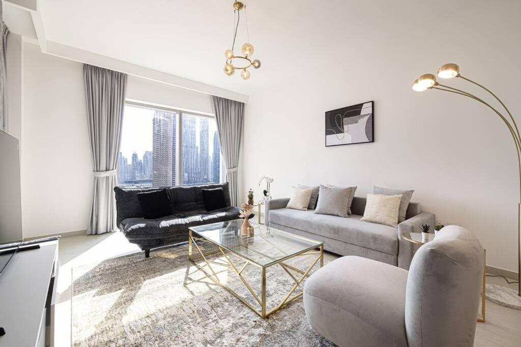 Downtown - Burj Khalifa Facing - 2 Bed Luxe * Dubai