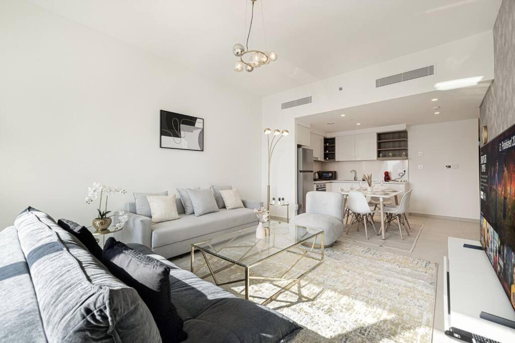 Downtown - Burj Khalifa Facing - 2 Bed Luxe Apartment